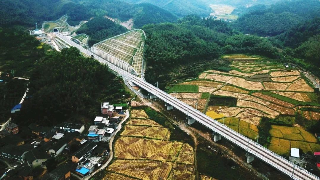 南三龙铁路，连接未来的纽带，南三龙铁路，连接未来的区域发展纽带